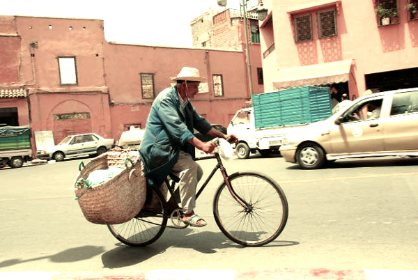 foto marroqui en bici