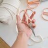 Tijeras para hacer macramé de oro rosa
